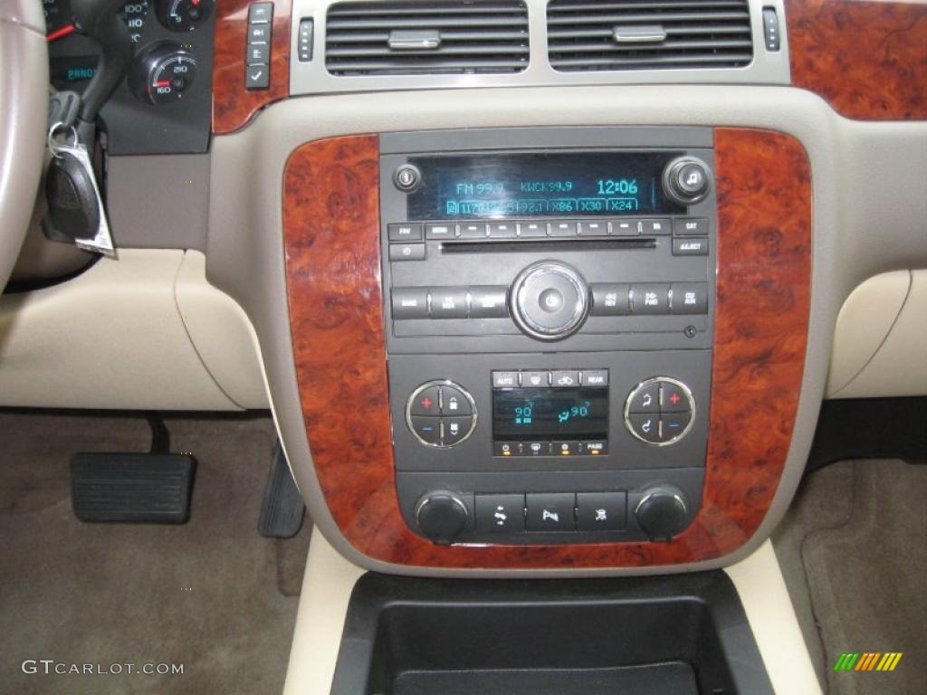 2010 Chevrolet Tahoe LT 4x4 Controls Photo #39122222