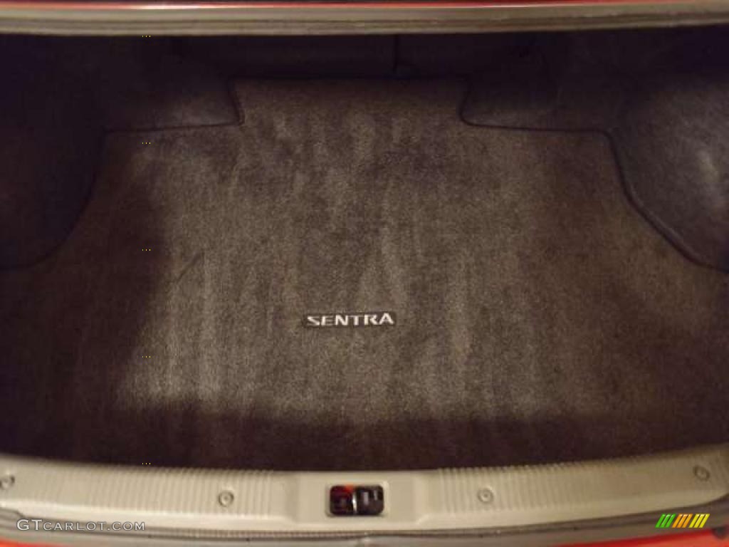 2006 Nissan Sentra SE-R Trunk Photos