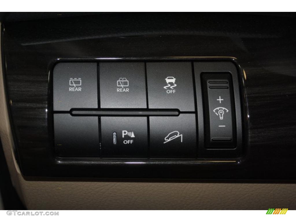 2011 Kia Sorento LX Controls Photo #39125207