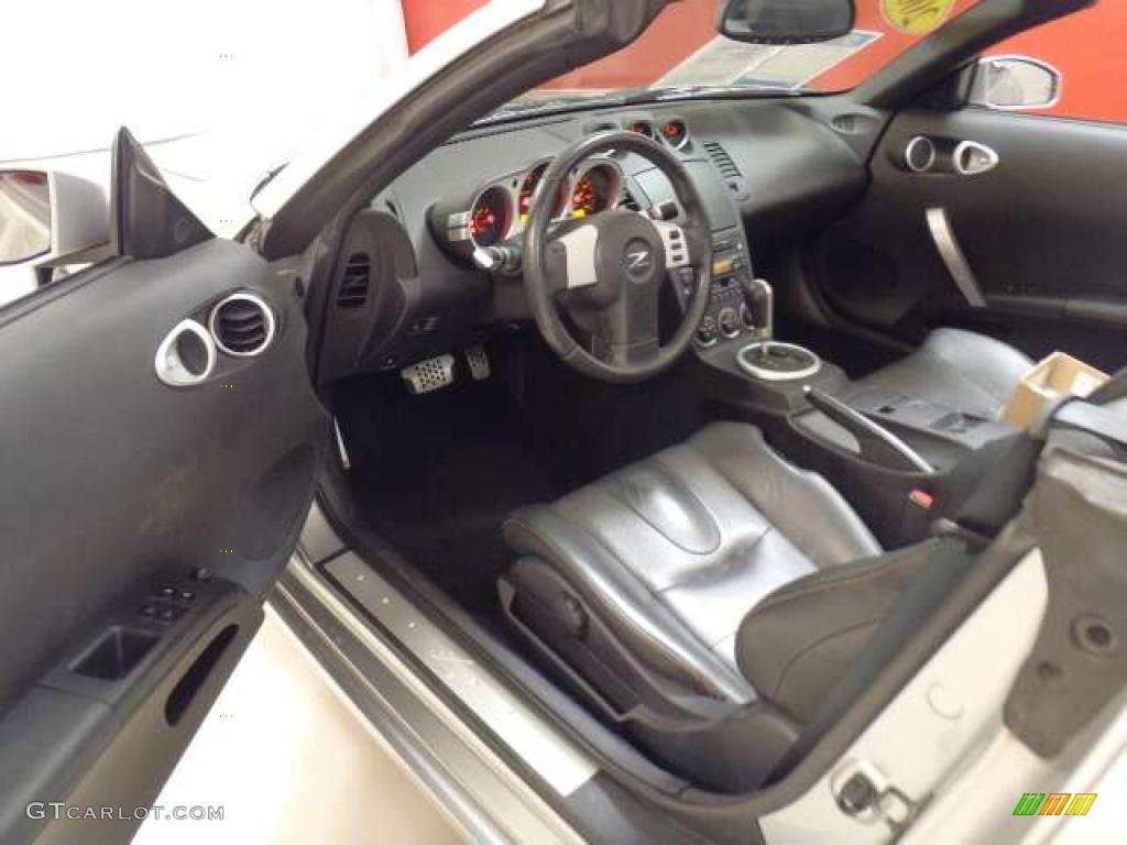 Charcoal Interior 2004 Nissan 350Z Touring Roadster Photo #39125643