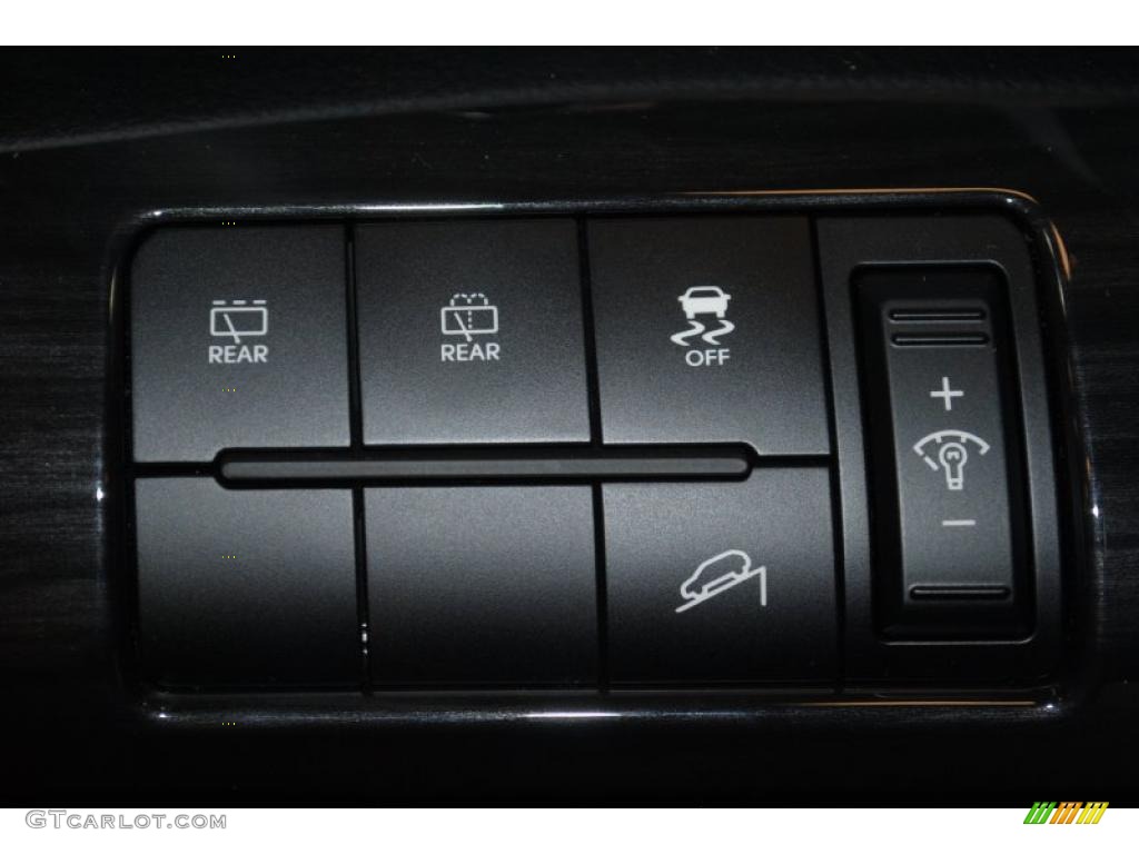 2011 Kia Sorento LX Controls Photo #39126559