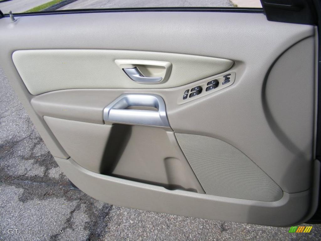 2005 Volvo XC90 2.5T Taupe Door Panel Photo #39126611