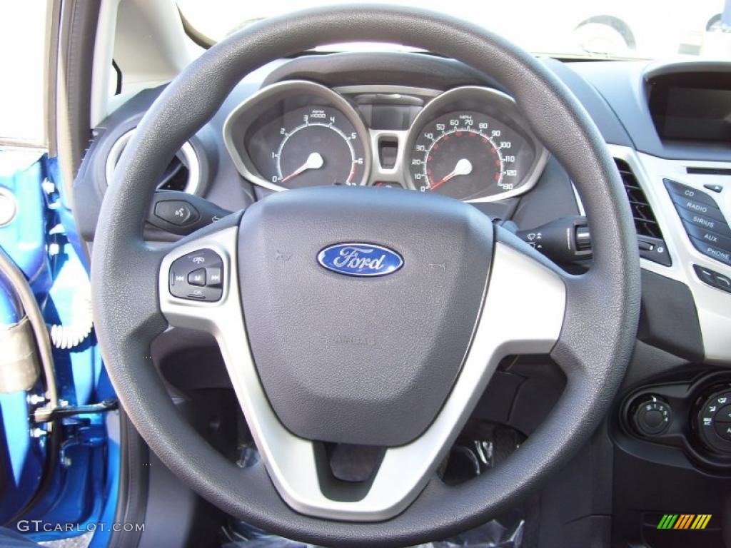 2011 Ford Fiesta SE Sedan Charcoal Black/Blue Cloth Steering Wheel Photo #39127511