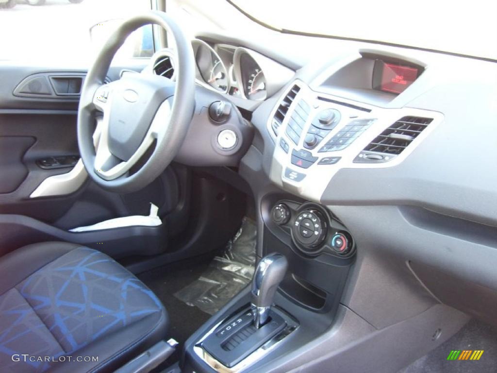 2011 Ford Fiesta SE Sedan Charcoal Black/Blue Cloth Dashboard Photo #39127527