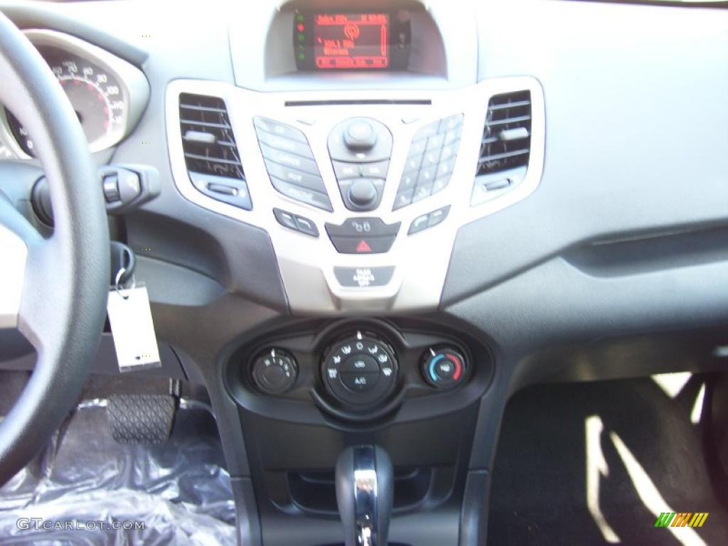 2011 Ford Fiesta SE Sedan Controls Photo #39127543