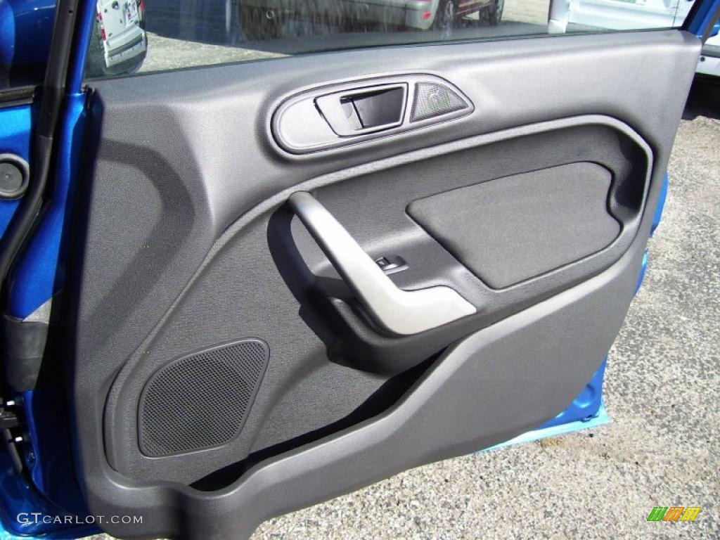 2011 Ford Fiesta SE Sedan Charcoal Black/Blue Cloth Door Panel Photo #39127679