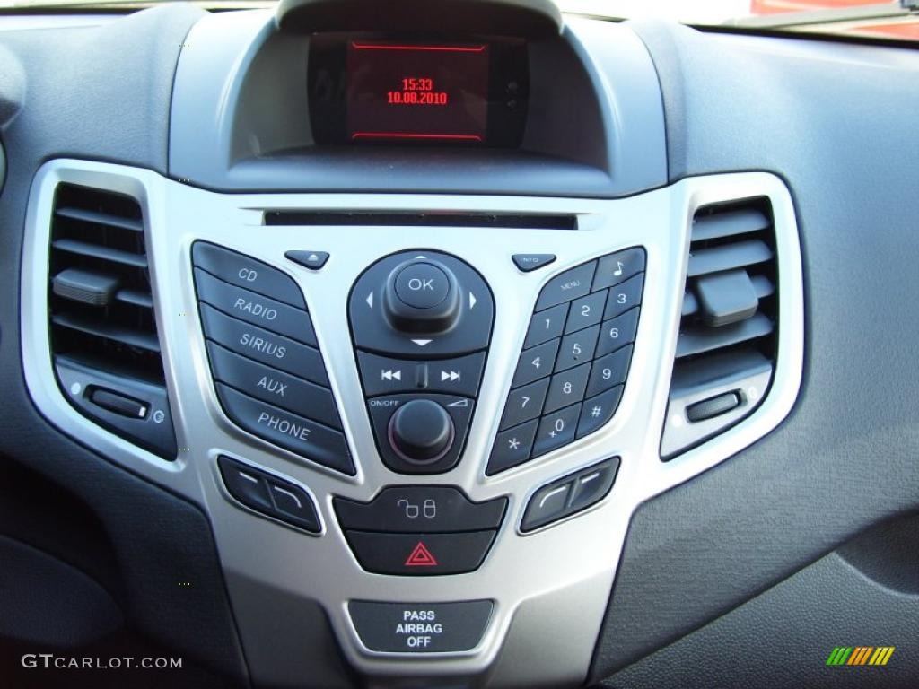 2011 Ford Fiesta SES Hatchback Controls Photo #39128163