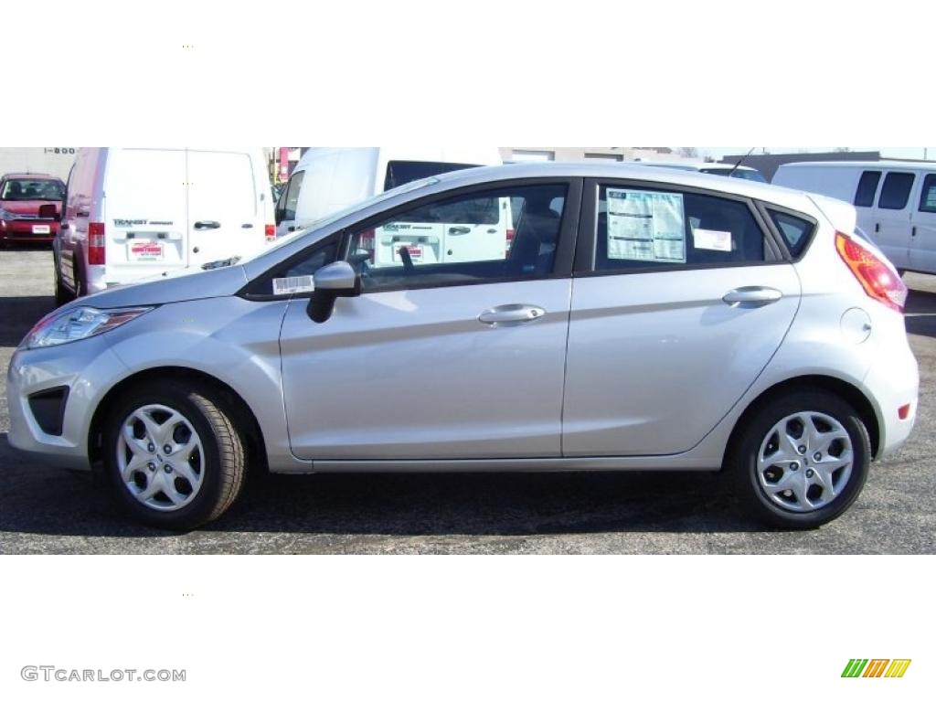 Ingot Silver Metallic 2011 Ford Fiesta SE Hatchback Exterior Photo #39128307