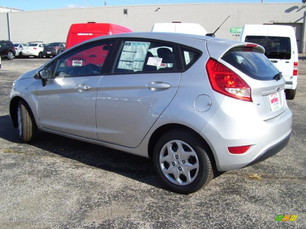 Ingot Silver Metallic 2011 Ford Fiesta SE Hatchback Exterior Photo #39128335