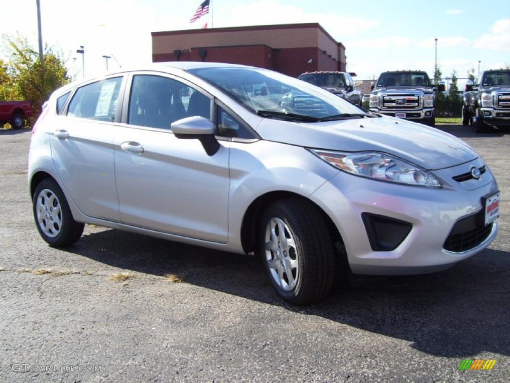 Ingot Silver Metallic 2011 Ford Fiesta SE Hatchback Exterior Photo #39128439