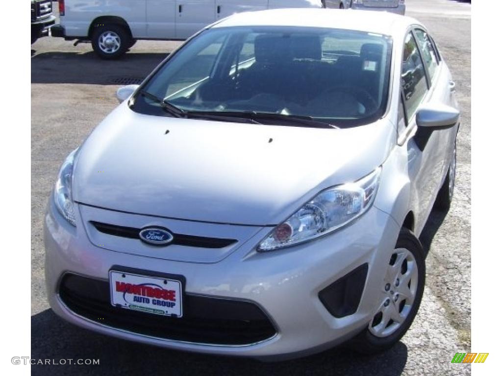 Ingot Silver Metallic 2011 Ford Fiesta SE Hatchback Exterior Photo #39128463