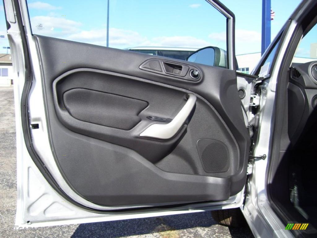 2011 Ford Fiesta SE Hatchback Charcoal Black/Blue Cloth Door Panel Photo #39128495