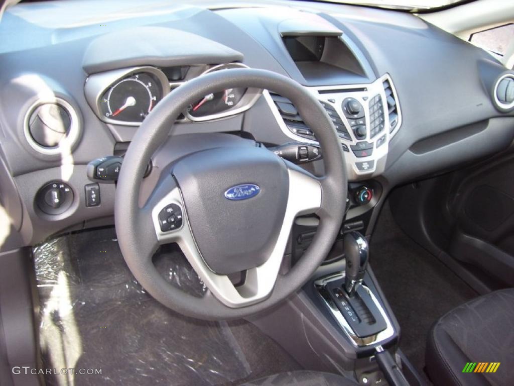 2011 Ford Fiesta SE Hatchback Charcoal Black/Blue Cloth Dashboard Photo #39128615