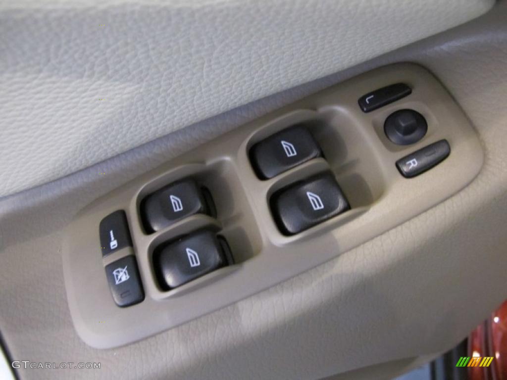 2011 Volvo XC90 3.2 Controls Photo #39130295