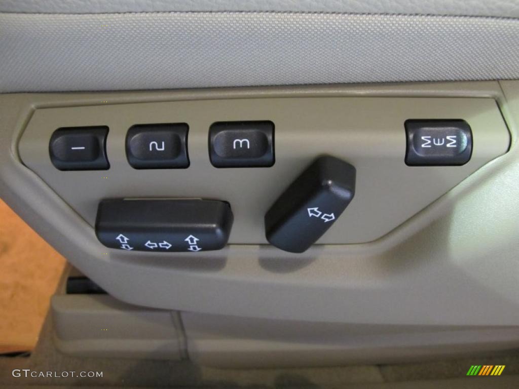 2011 Volvo XC90 3.2 Controls Photo #39130331