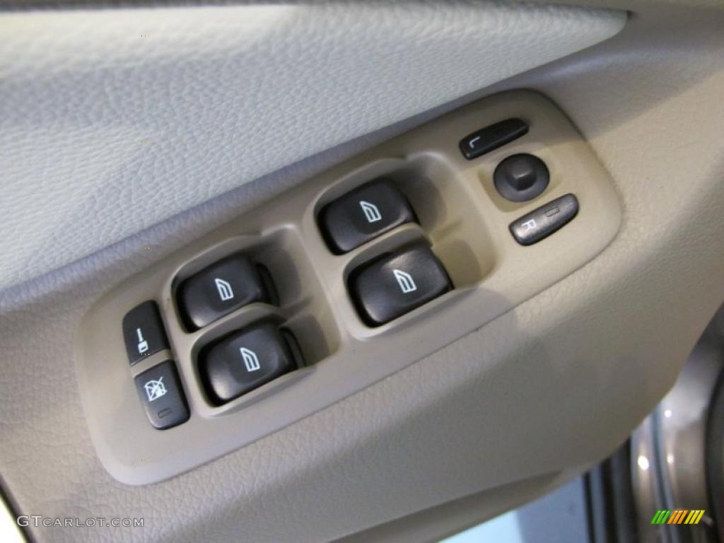 2011 Volvo XC90 3.2 Controls Photo #39130587