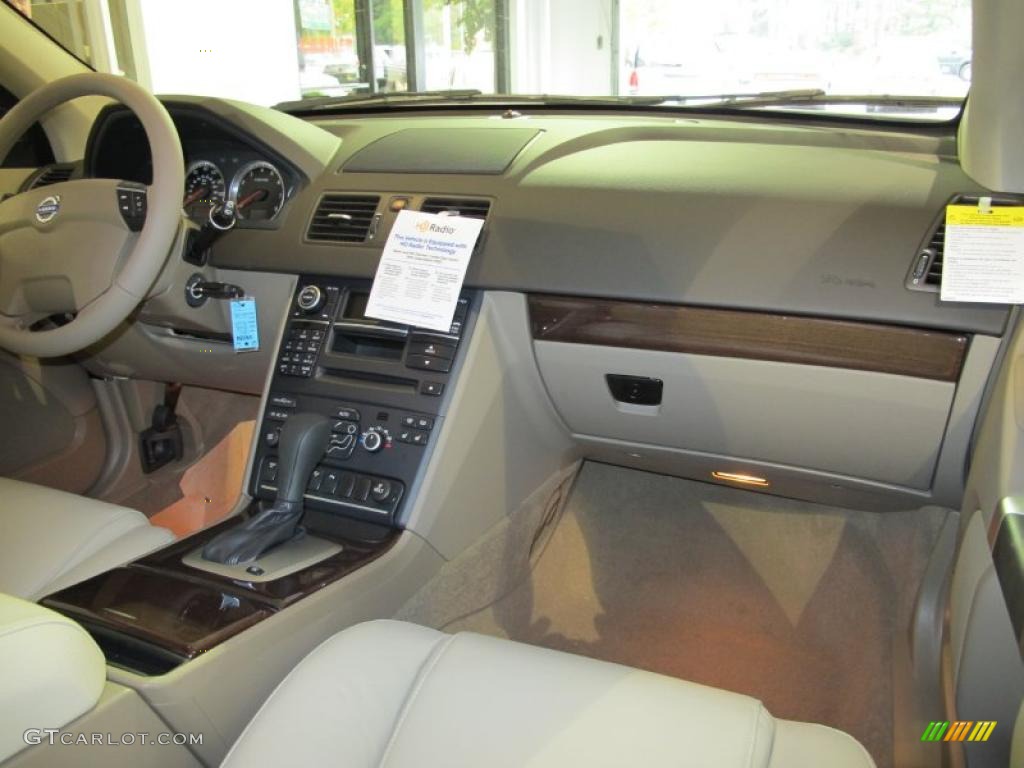 2011 Volvo XC90 3.2 Beige Dashboard Photo #39130831