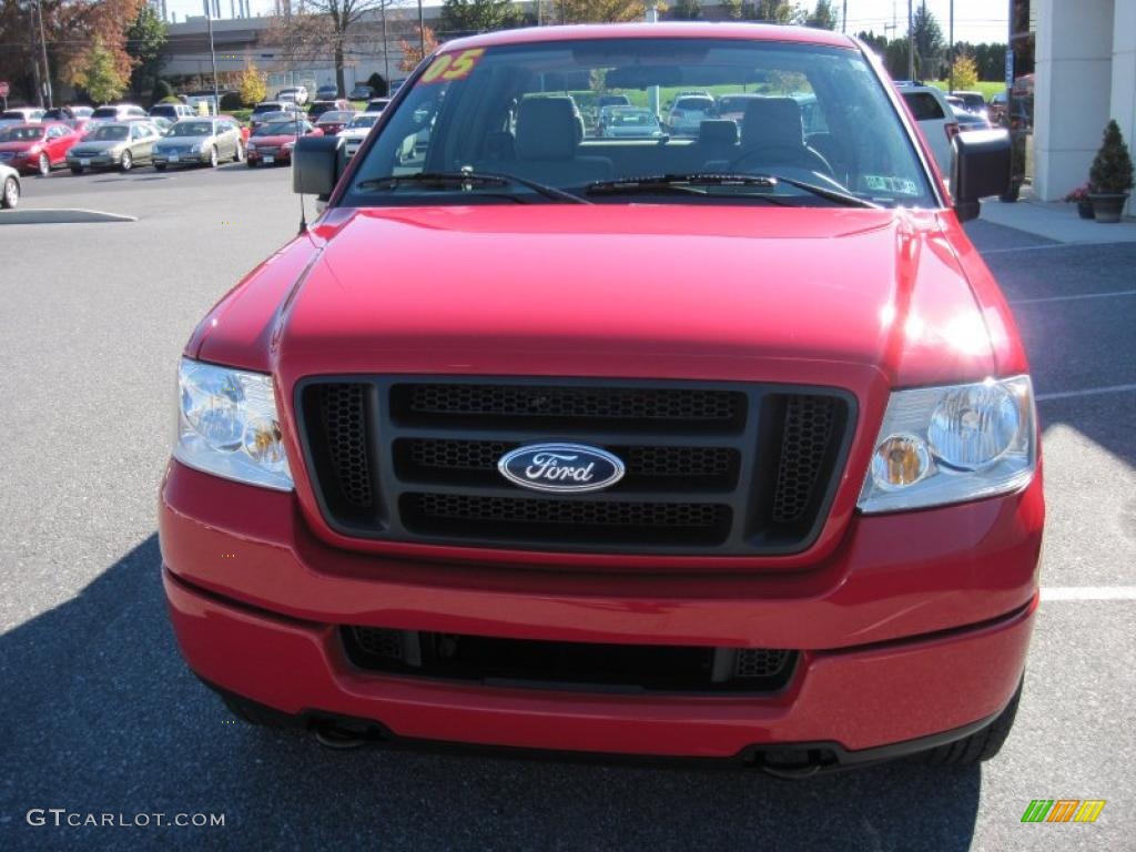 2005 F150 STX SuperCab 4x4 - Bright Red / Medium Flint Grey photo #2