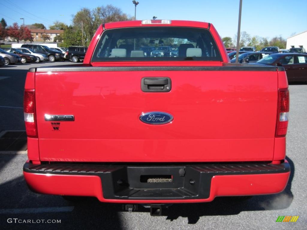 2005 F150 STX SuperCab 4x4 - Bright Red / Medium Flint Grey photo #8