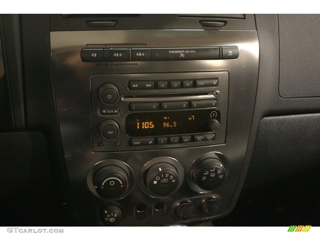 2006 Hummer H3 Standard H3 Model Controls Photo #39131755