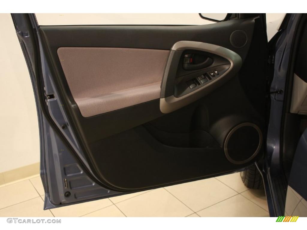 2007 Toyota RAV4 4WD Ash Gray Door Panel Photo #39132343