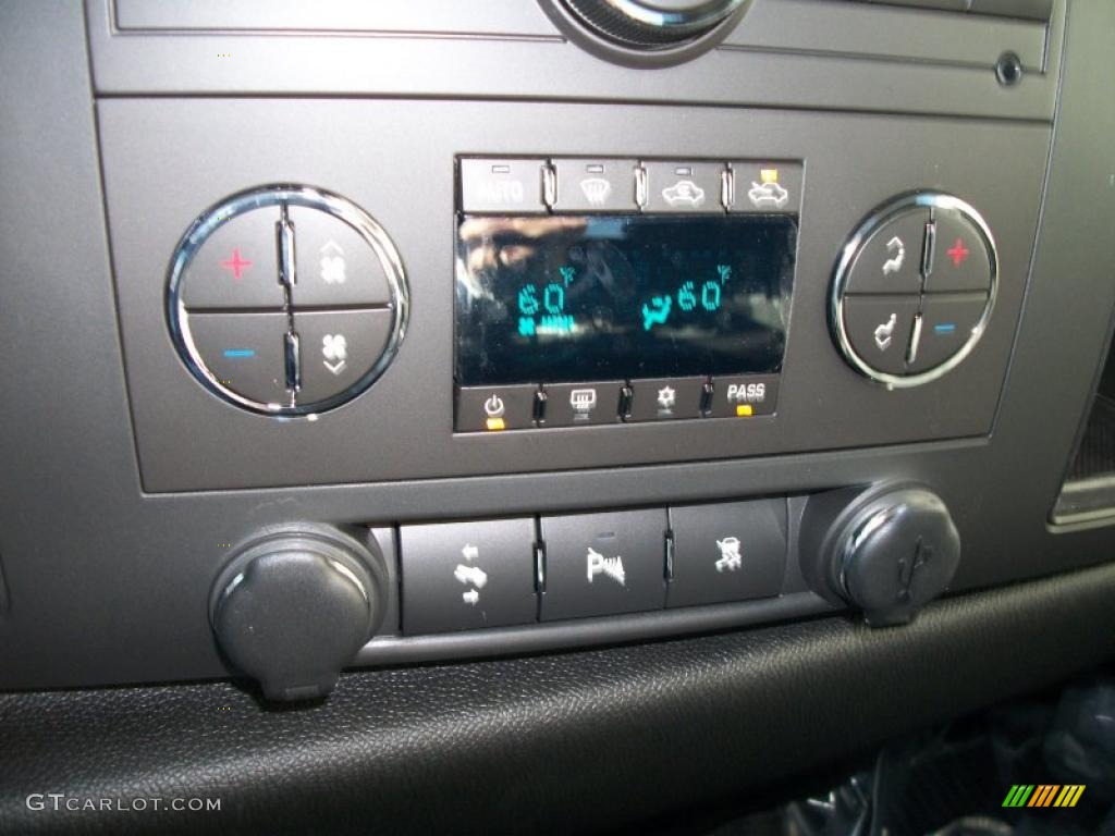 2011 Chevrolet Silverado 2500HD LT Extended Cab 4x4 Controls Photo #39132859