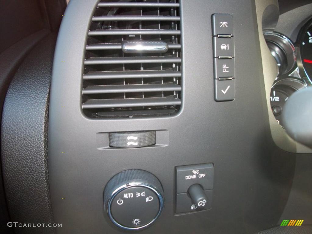 2011 Chevrolet Silverado 2500HD LT Extended Cab 4x4 Controls Photo #39133031