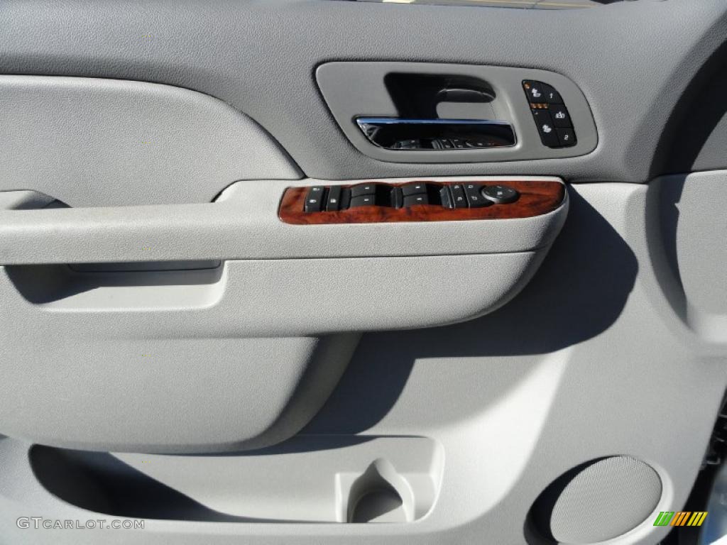 2010 GMC Yukon XL SLT 4x4 Light Tan Door Panel Photo #39133207
