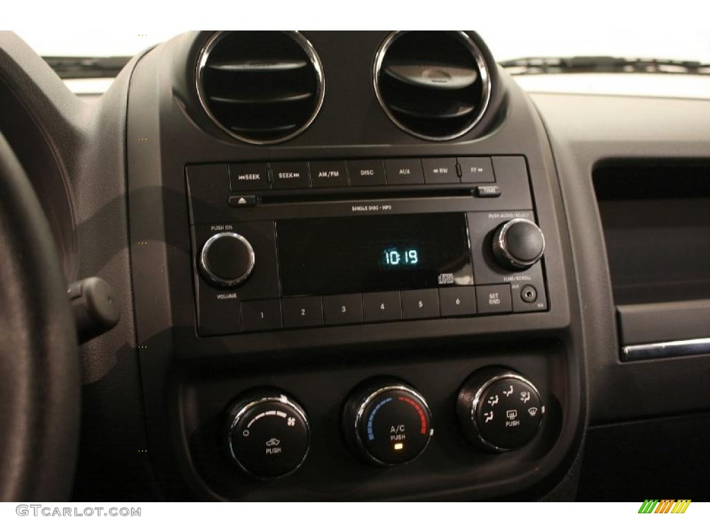 2010 Jeep Compass Sport 4x4 Controls Photo #39133767