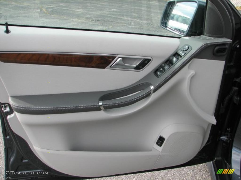2011 Mercedes-Benz R 350 4Matic Ash Door Panel Photo #39133871