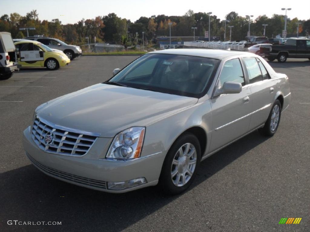 Vanille Latte Metallic 2011 Cadillac DTS Standard DTS Model Exterior Photo #39136558