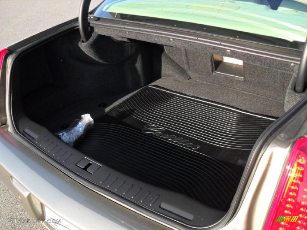 2011 Cadillac DTS Premium Trunk Photo #39138082
