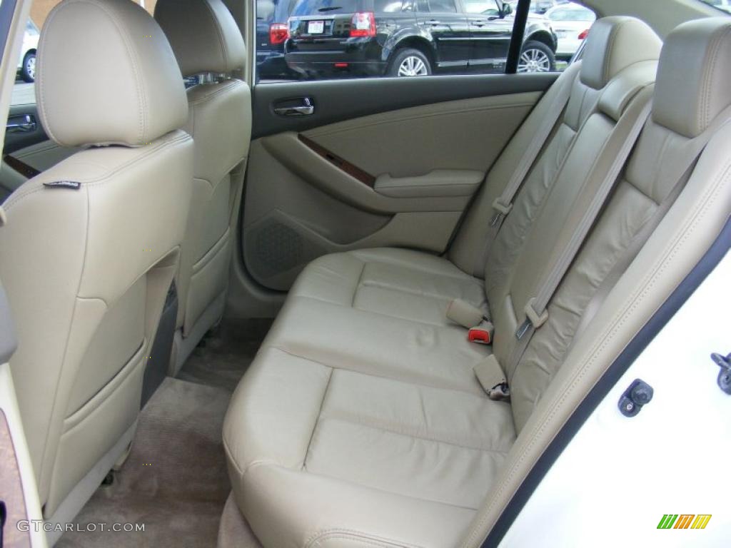 Blond Interior 2008 Nissan Altima 2.5 S Photo #39138282