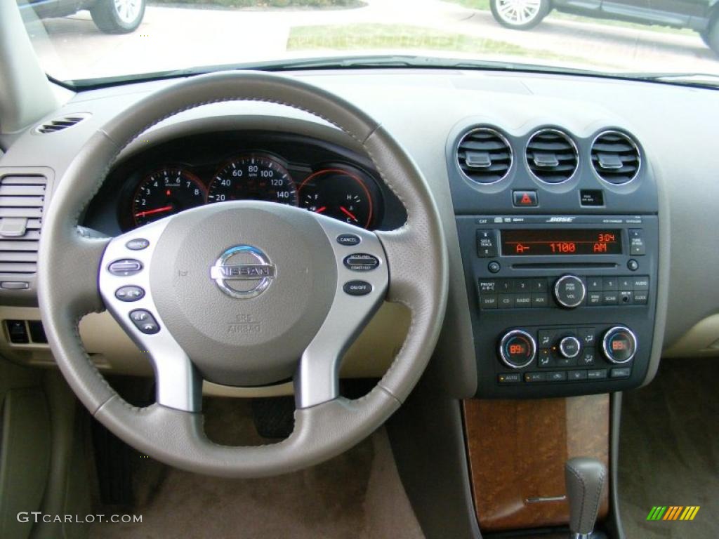 2008 Nissan Altima 2.5 S Blond Dashboard Photo #39138330