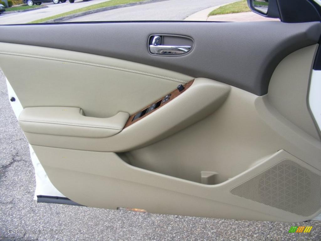 2008 Nissan Altima 2.5 S Blond Door Panel Photo #39138474