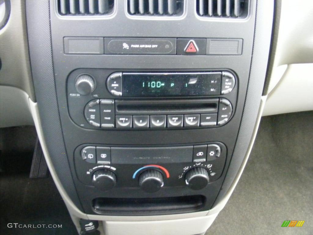 2007 Dodge Caravan SE Controls Photo #39140382