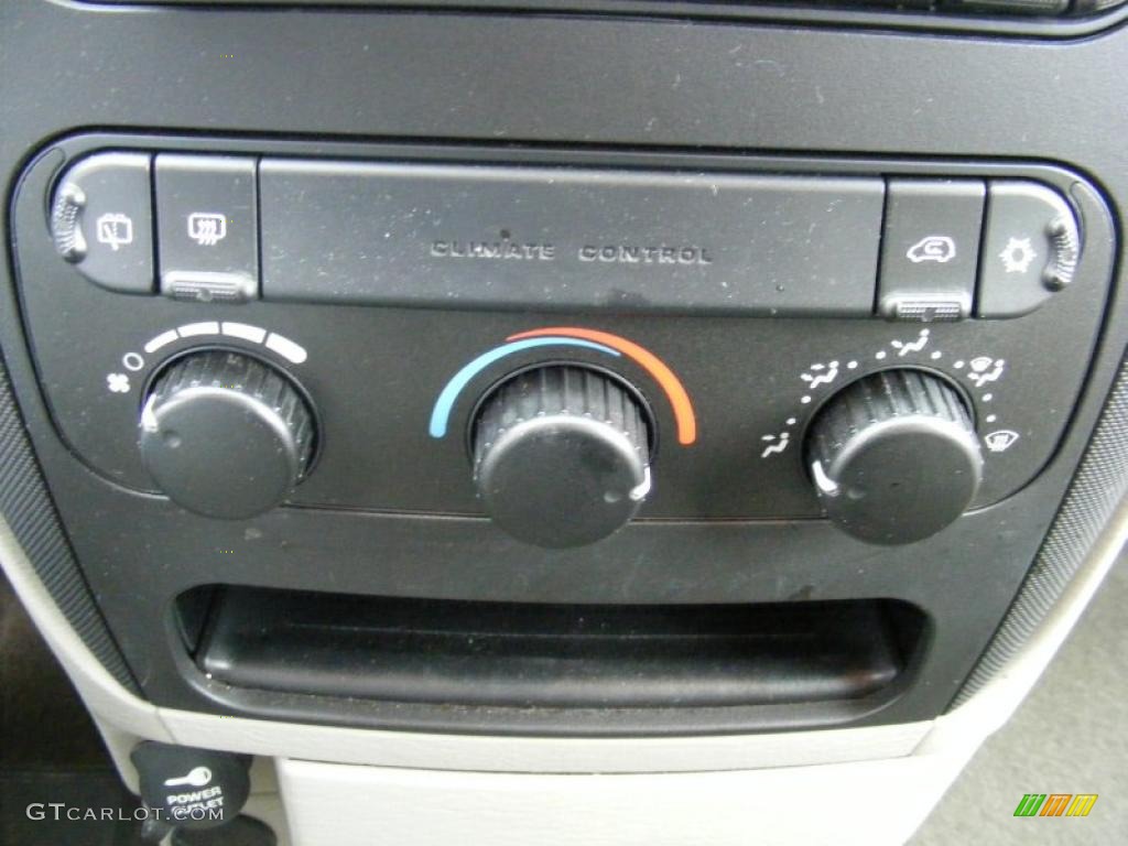2007 Dodge Caravan SE Controls Photo #39140410