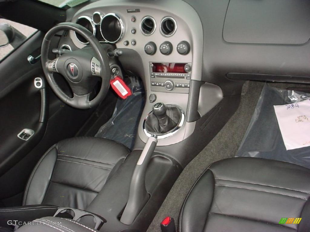 2007 Pontiac Solstice GXP Roadster Ebony Dashboard Photo #39141438