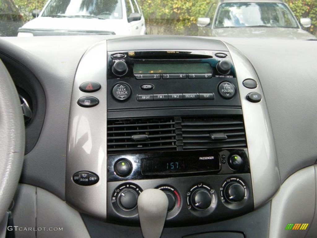 2007 Toyota Sienna LE Controls Photo #39142638