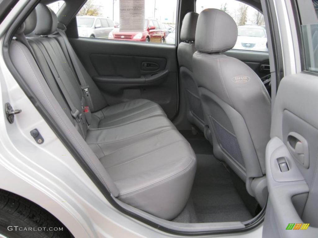 2004 Hyundai Elantra GT Hatchback interior Photo #39143750