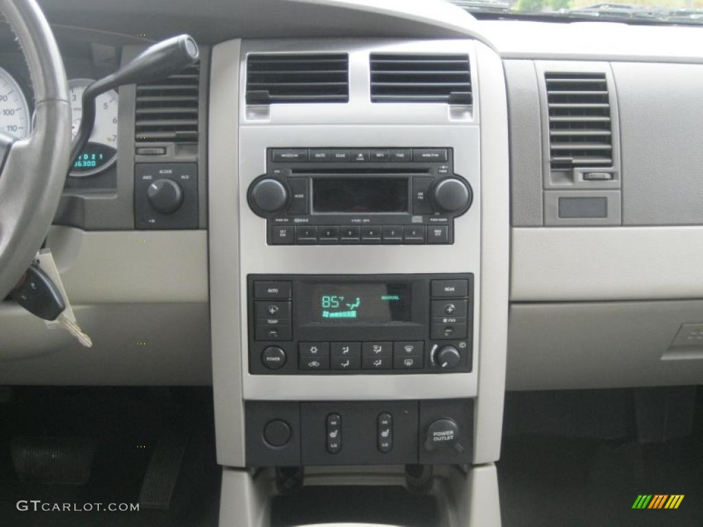 2005 Dodge Durango Limited 4x4 Controls Photo #39144162