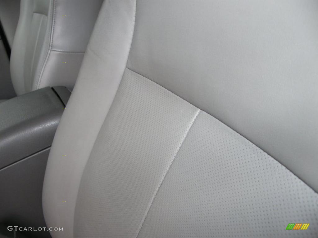 Medium Pewter Interior 2004 Buick Rainier CXL AWD Photo #39144474