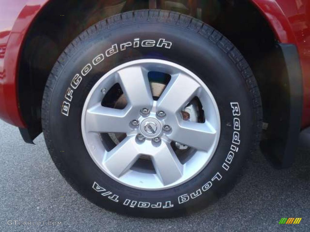 2011 Nissan Pathfinder SV Wheel Photos