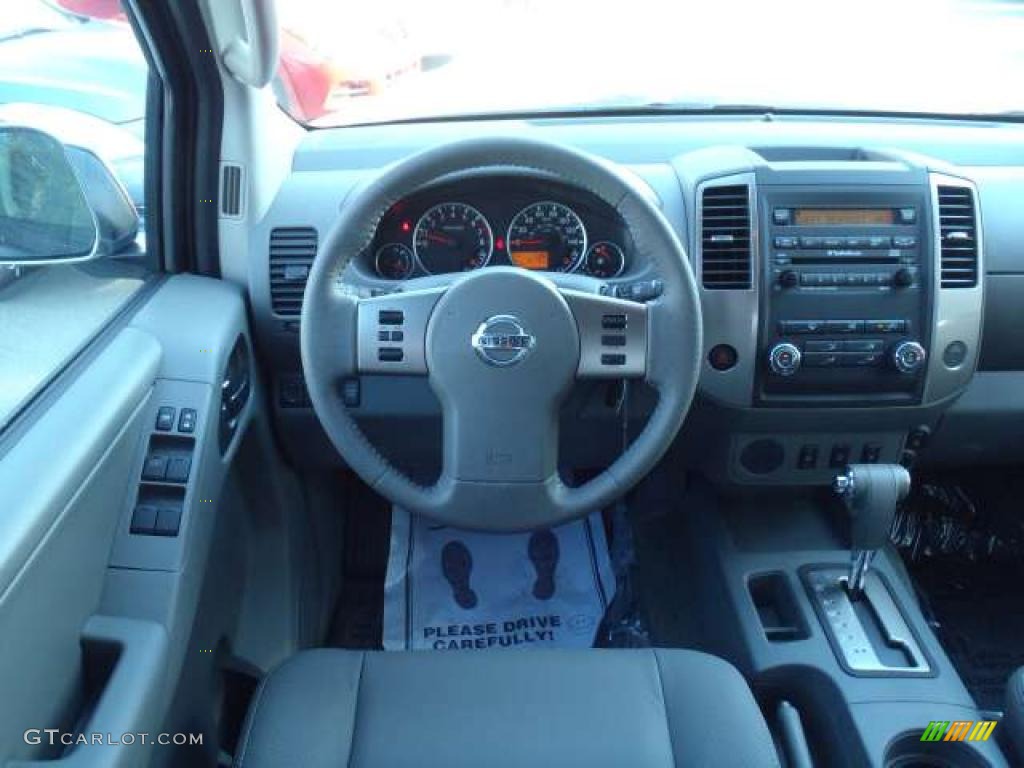 2011 Nissan Frontier SL Crew Cab Dashboard Photos