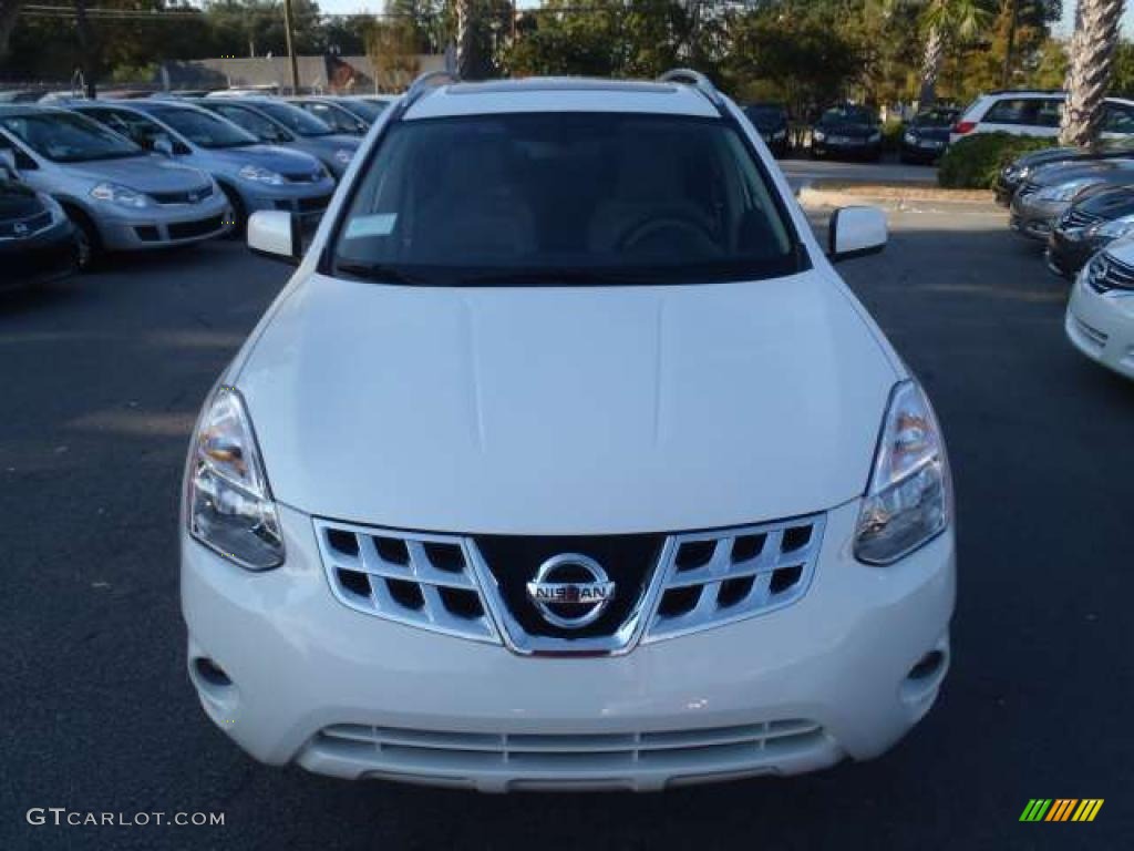 2011 Rogue SV - Pearl White / Gray photo #2
