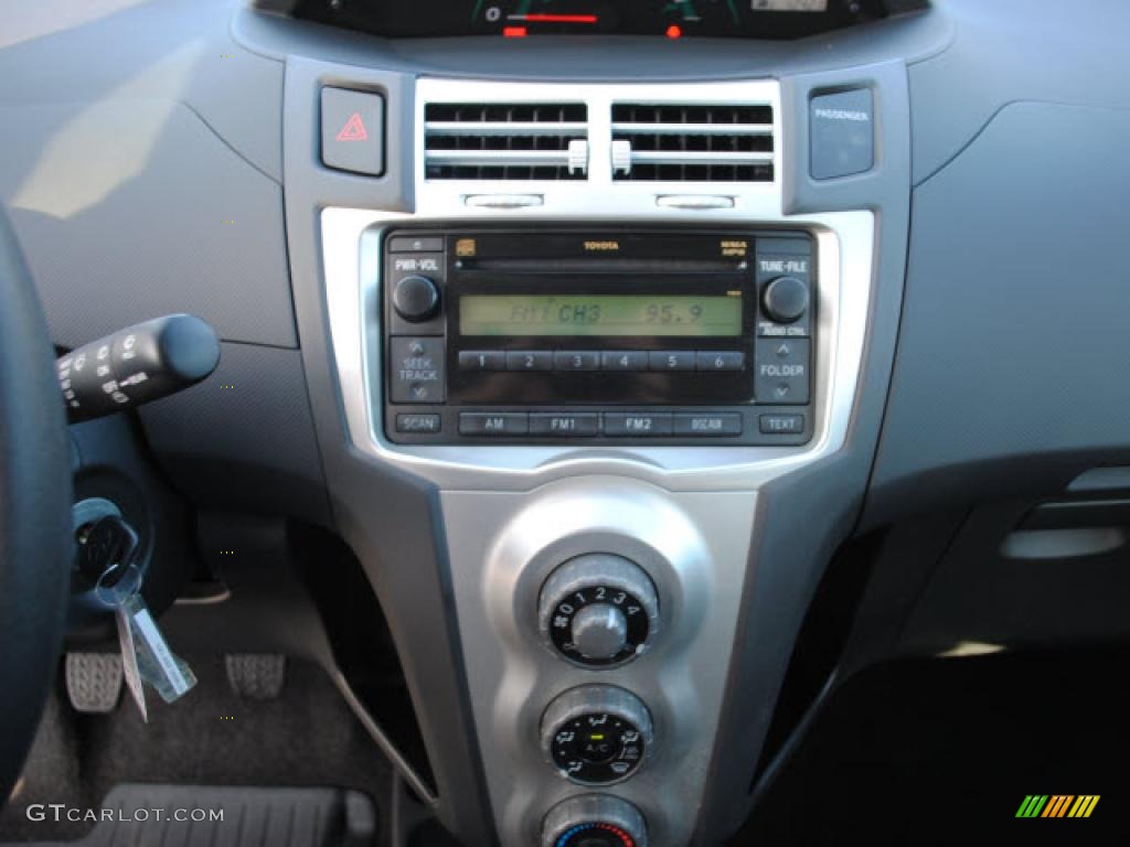 2008 Toyota Yaris 3 Door Liftback Controls Photo #39152069