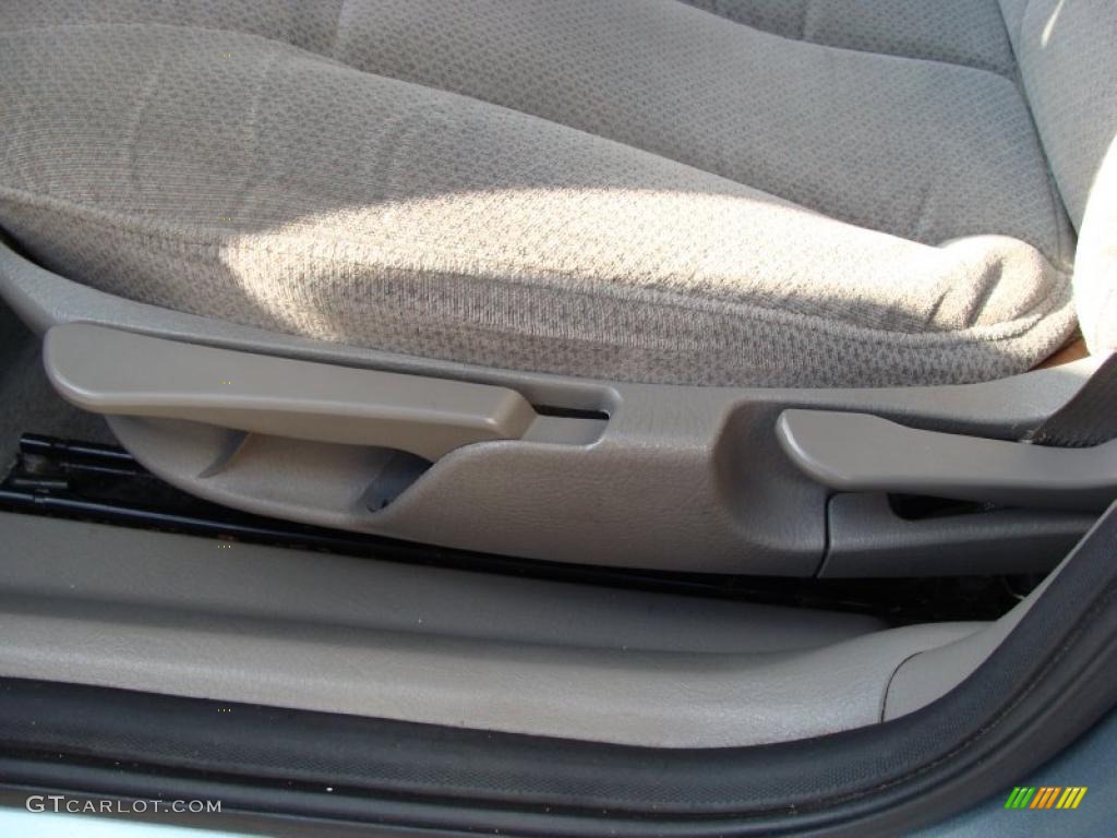 Medium Tan Interior 2002 Saturn L Series L300 Sedan Photo #39153457
