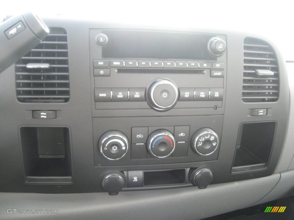 2011 Silverado 1500 LS Regular Cab 4x4 - Sheer Silver Metallic / Dark Titanium photo #8