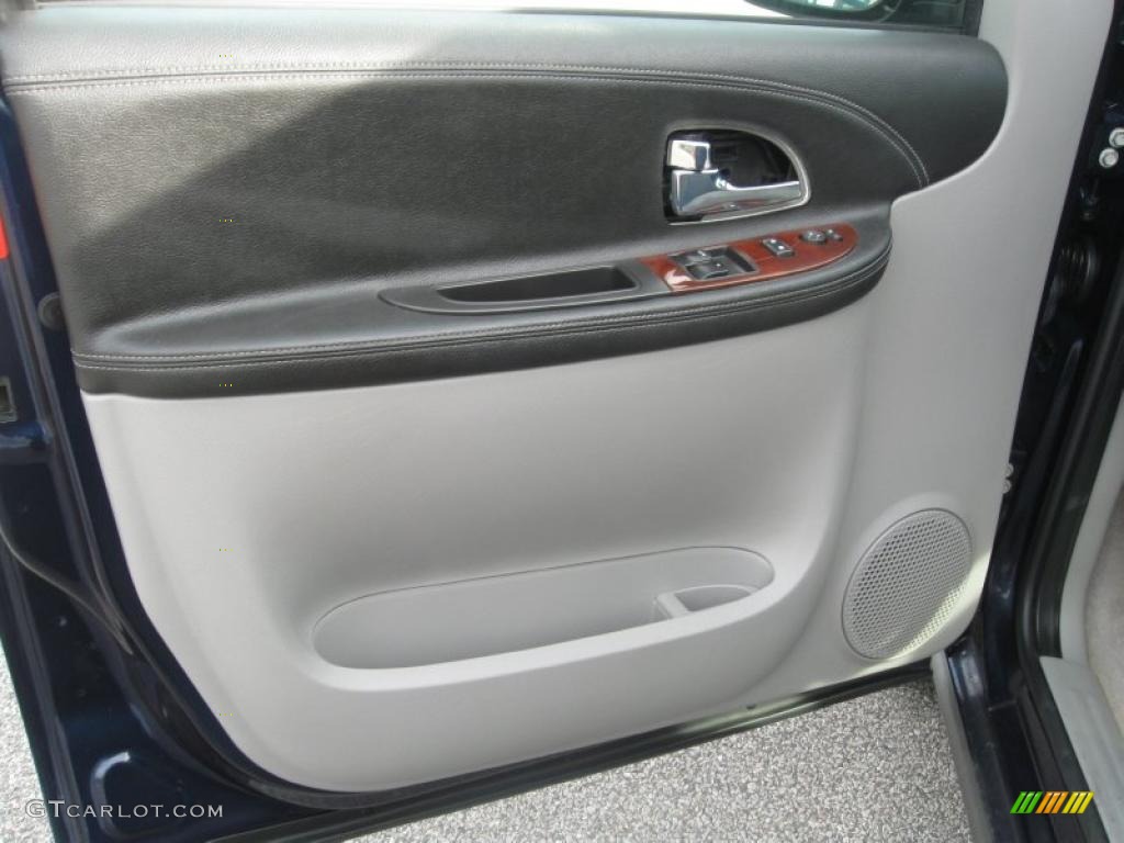 2005 Chevrolet Uplander Standard Uplander Model Medium Gray Door Panel Photo #39154581