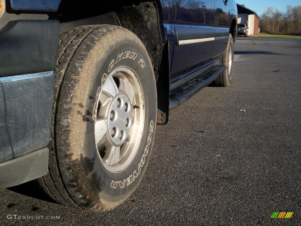 2003 Suburban 1500 LT 4x4 - Indigo Blue Metallic / Tan/Neutral photo #3